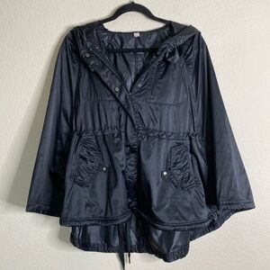 Lululemon poncho cape raincoat women’s S/M black hooded pockets EUC